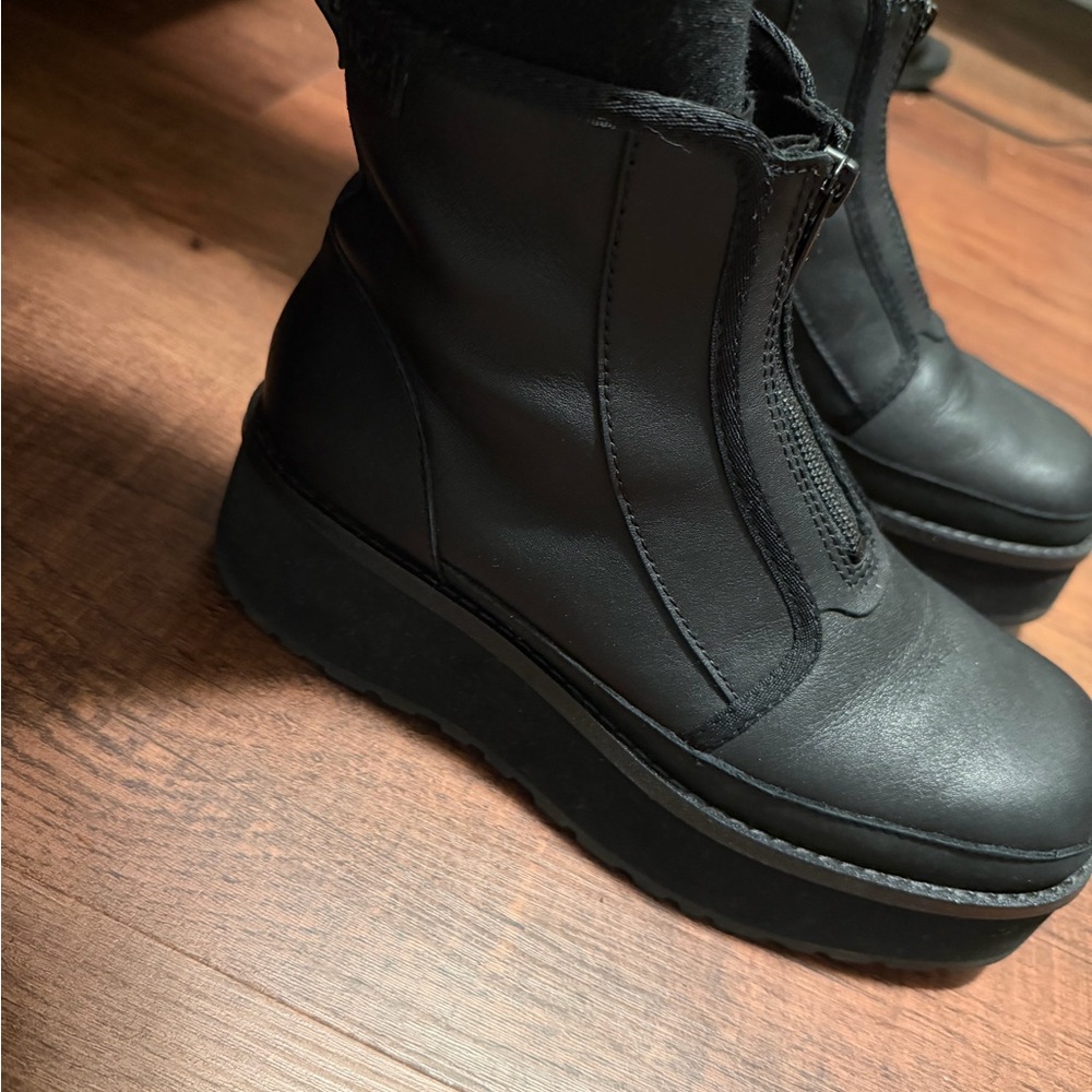 UGG CotyFunk Black Front-Zip Platform Ankle Boots